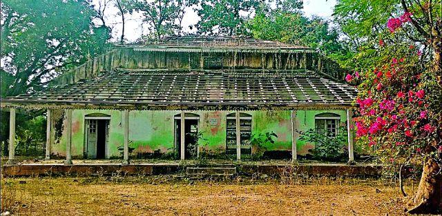 The British dormitory is in disturbed condition | ब्रिटिशकालीन विश्रामगृह दुरवस्थेत