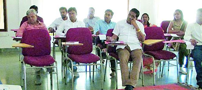 Find people's health issues | लोकांच्या आरोग्य समस्या शोधा