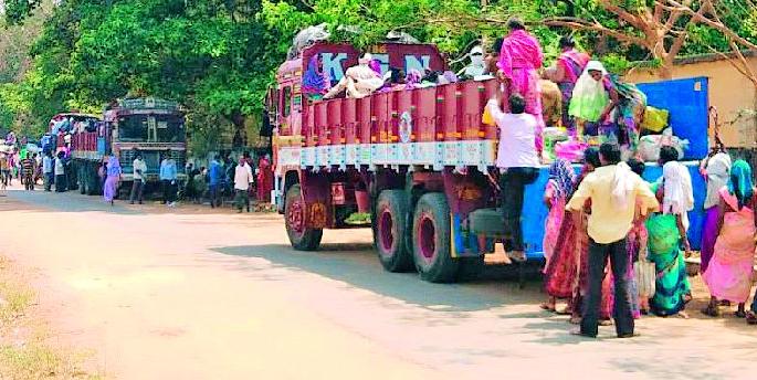 Three thousand laborers returned in one day | एकाच दिवशी तीन हजार मजूर परतले Three thousand laborers returned in one day | एकाच दिवशी तीन हजार मजूर परतले