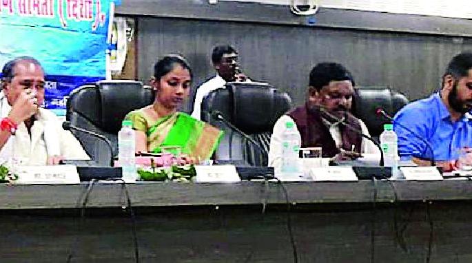 Effectively implement government schemes | शासकीय योजनांची प्रभावीपणे अंमलबजावणी करा Effectively implement government schemes | शासकीय योजनांची प्रभावीपणे अंमलबजावणी करा