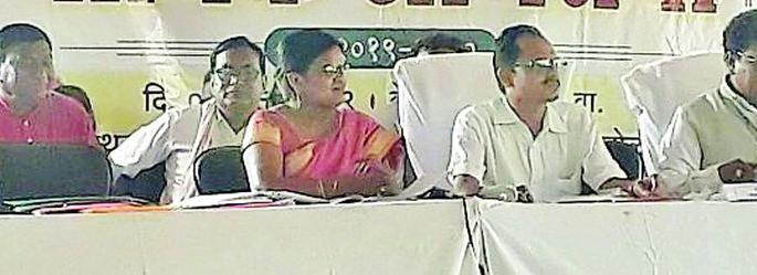Windy talk on development work issue | विकास कामांच्या मुद्यावर वादळी चर्चा Windy talk on development work issue | विकास कामांच्या मुद्यावर वादळी चर्चा