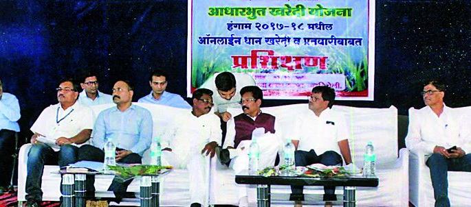 Maintain transparency in arrivals by purchasing paddy | धान खरेदीत आविका संस्थांनी पारदर्शकता ठेवावी Maintain transparency in arrivals by purchasing paddy | धान खरेदीत आविका संस्थांनी पारदर्शकता ठेवावी