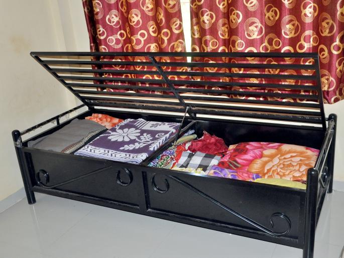 60,000 burglary near hockey stadium all day long | भरदिवसा हॉकी स्टेडियमनजीक ६० हजारांची घरफोडी 60,000 burglary near hockey stadium all day long | भरदिवसा हॉकी स्टेडियमनजीक ६० हजारांची घरफोडी