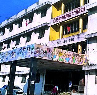 Zp handled on water scarcity | पाणी टंचाईवर झेडपीने झटकले हात Zp handled on water scarcity | पाणी टंचाईवर झेडपीने झटकले हात