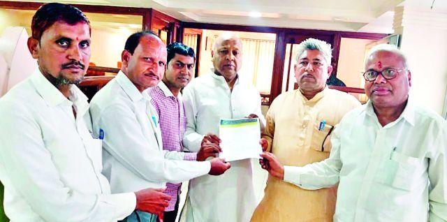 The demands of Police Patels are right | पोलीस पाटलांच्या मागण्या योग्य The demands of Police Patels are right | पोलीस पाटलांच्या मागण्या योग्य