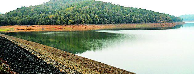 The irrigation projects reached by the ground | सिंचन प्रकल्पांनी गाठला तळ The irrigation projects reached by the ground | सिंचन प्रकल्पांनी गाठला तळ