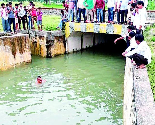 Halbeetla rail tunnel is scheduled for the daytime | हलबीटोला रेल्वे भुयारी बोगदा ठरतोय कर्दनकाळ Halbeetla rail tunnel is scheduled for the daytime | हलबीटोला रेल्वे भुयारी बोगदा ठरतोय कर्दनकाळ