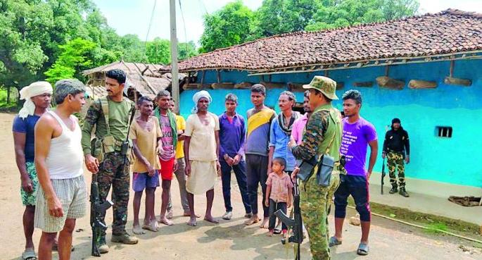 Tribals became 'licensing persons' for the police | आदिवासी बनले पोलिसांसाठी ‘लायजनिंग पर्सन’ होतेय मदत Tribals became 'licensing persons' for the police | आदिवासी बनले पोलिसांसाठी ‘लायजनिंग पर्सन’ होतेय मदत