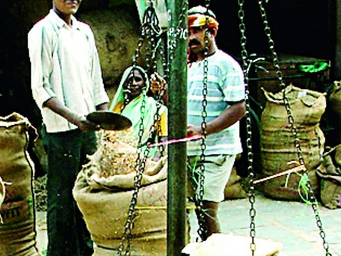 Rule of 40 kg, purchase by 42 kg | नियम 40 किलोग्रॅमचा, खरेदी 42 किलोंनी Rule of 40 kg, purchase by 42 kg | नियम 40 किलोग्रॅमचा, खरेदी 42 किलोंनी