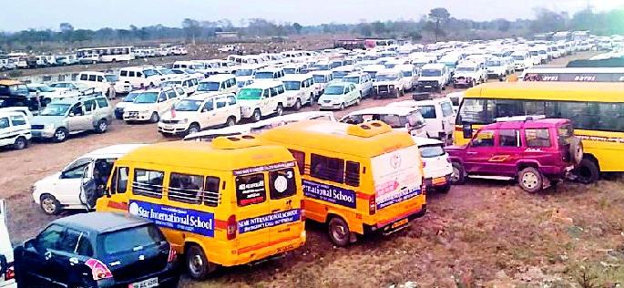 Lok Sabha Election 2019; 300 vehicles in the province on the sidelines | Lok Sabha Election 2019; परप्रांतातील ३०० वाहने सभेला Lok Sabha Election 2019; 300 vehicles in the province on the sidelines | Lok Sabha Election 2019; परप्रांतातील ३०० वाहने सभेला