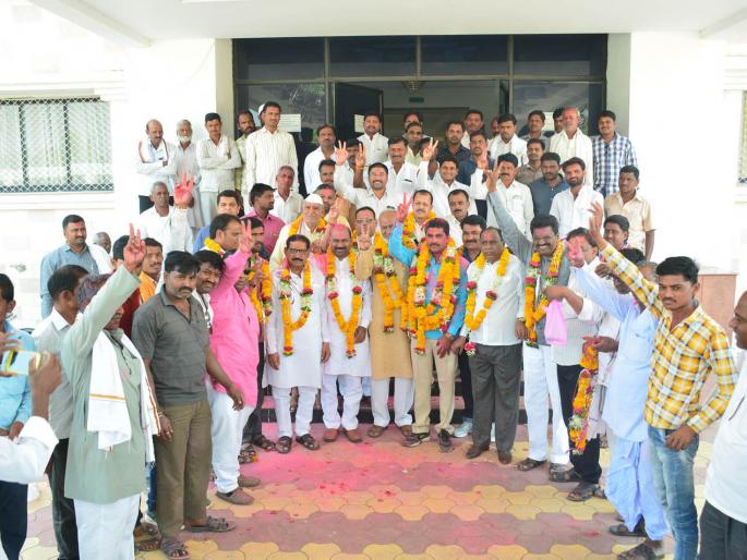 Jadhav as the Chairman of Labor Federation | मजूर फेडरेशनच्या सभापतीपदी जाधव Jadhav as the Chairman of Labor Federation | मजूर फेडरेशनच्या सभापतीपदी जाधव