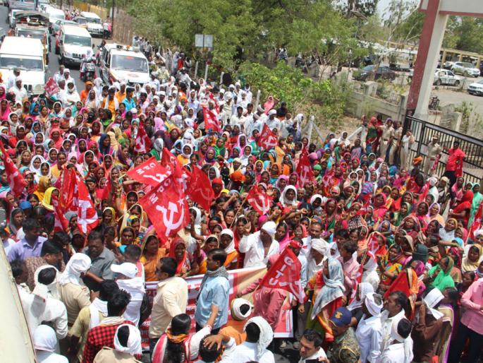 The administration says he will work; Front for the work of 'CITU' | प्रशासन म्हणतेय मागेल त्याला काम; ‘सिटू’चा कामासाठी मोर्चा The administration says he will work; Front for the work of 'CITU' | प्रशासन म्हणतेय मागेल त्याला काम; ‘सिटू’चा कामासाठी मोर्चा