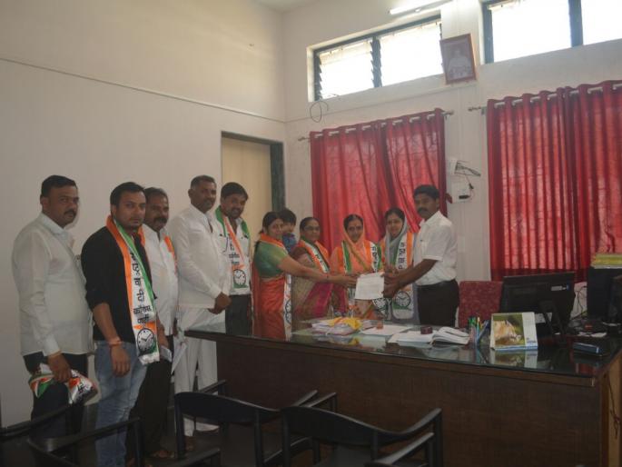 Movement against gas cylinders | गॅस सिलिंडर दरवाढी विरोधात आंदोलन