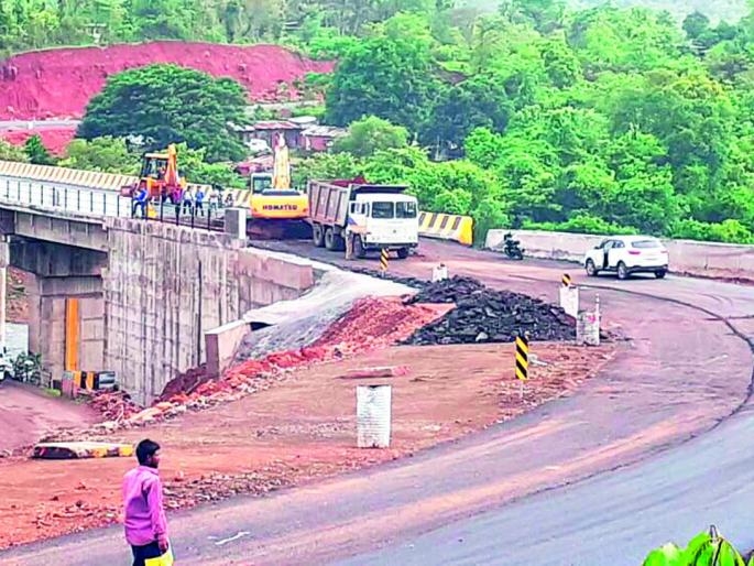 Worldwide repair work | जगबुडीच्या जोडरस्त्याची दुरुस्ती Worldwide repair work | जगबुडीच्या जोडरस्त्याची दुरुस्ती