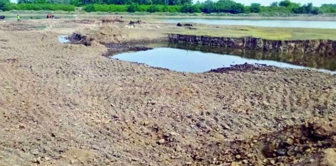 Illegal excavation is Planned of co-insidence | मुरूमाचे अवैध उत्खनन; योगायोग की सुनियोजित!