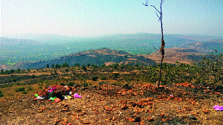 The historic place on the hill of Waghjai | वाघजाईच्या डोंगरावरील ऐतिहासिक ठेवा करपतोय The historic place on the hill of Waghjai | वाघजाईच्या डोंगरावरील ऐतिहासिक ठेवा करपतोय