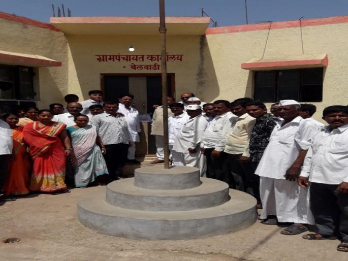 Gram panchayat office halted | ग्रामपंचायत कार्यालयाला ठोकळे टाळे