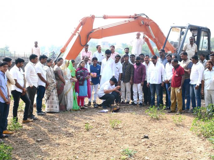 Start of removing slurry in Malgaon | मळगाव बंधा-यातील गाळ काढण्यास प्रारंभ Start of removing slurry in Malgaon | मळगाव बंधा-यातील गाळ काढण्यास प्रारंभ