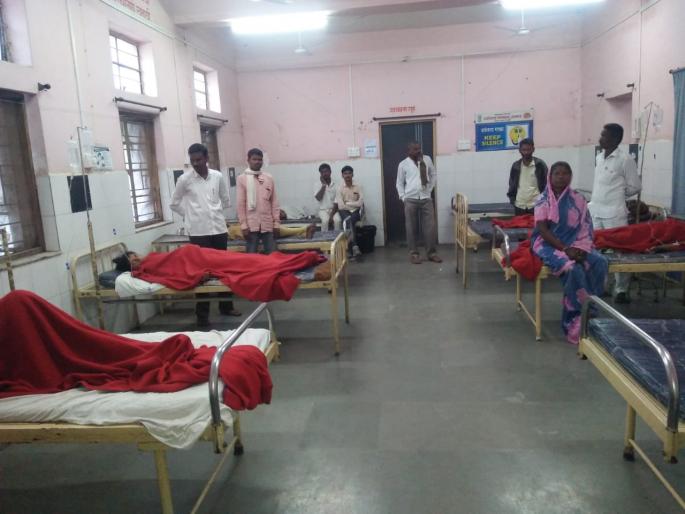 Eight people in the same family poisoned | एकाच कुटुंबातील आठ जणांना अन्नातून विषबाधा Eight people in the same family poisoned | एकाच कुटुंबातील आठ जणांना अन्नातून विषबाधा