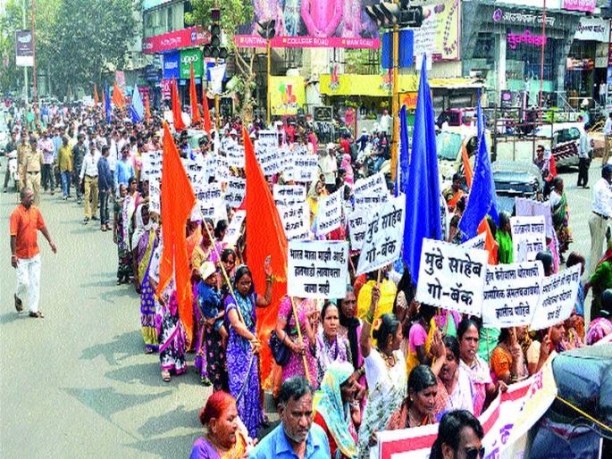 Hawkers' Frontier: 'Arochha Morcha' on Municipal Corporation: One-way demand for cancellation of Hawker's Zone | महापालिकेवर ‘आक्रोश मोर्चा’ हॉकर्स-टपरीधारक : एकतर्फी हॉकर्स झोन रद्दची मागणी
