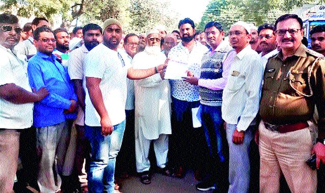 Muslim community in Niphadala | निफाडला मुस्लीम समाजाचा मोर्चा