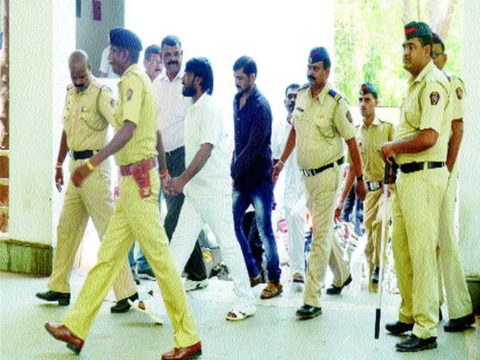 Twelve murders in Shirdi, 12 people including infamous gangster Papiya Shaikh | शिर्डीतील दुहेरी खून खटल्याप्रकरणी कुख्यात गुंंड पाप्या शेखसह १२ जणांना जन्मठेप Twelve murders in Shirdi, 12 people including infamous gangster Papiya Shaikh | शिर्डीतील दुहेरी खून खटल्याप्रकरणी कुख्यात गुंंड पाप्या शेखसह १२ जणांना जन्मठेप