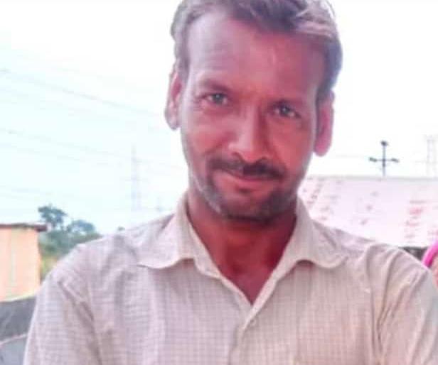 Suicide by strangulation of a farmer in Rendala | रेंडाळा येथील शेतकऱ्याची गळफास घेऊन आत्महत्या