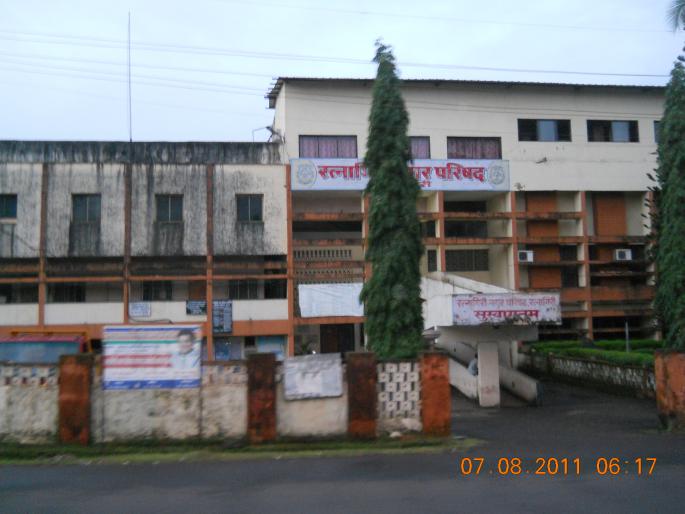 BJP's 'Siege' by President of Ratnagiri | रत्नागिरीत भाजपकडून नगराध्यक्षांची ‘घेराबंदी’ BJP's 'Siege' by President of Ratnagiri | रत्नागिरीत भाजपकडून नगराध्यक्षांची ‘घेराबंदी’