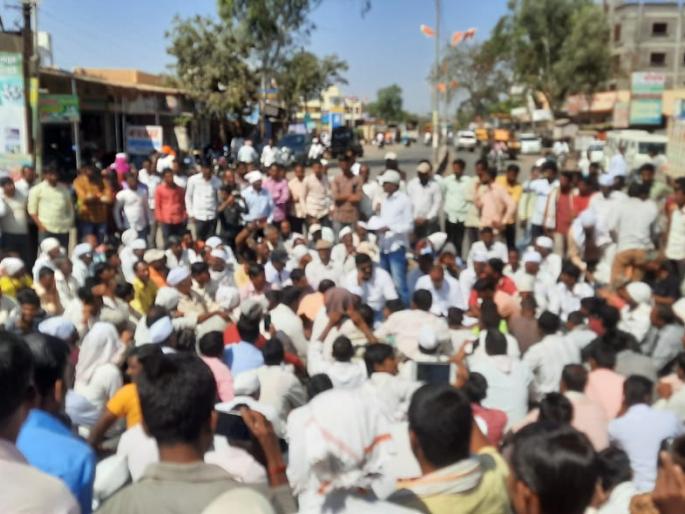 Rastroko to Nampur for protest against the Central Government | केंद्र शासनाच्या निषेधार्थ नामपूरला रास्तारोको  Rastroko to Nampur for protest against the Central Government | केंद्र शासनाच्या निषेधार्थ नामपूरला रास्तारोको