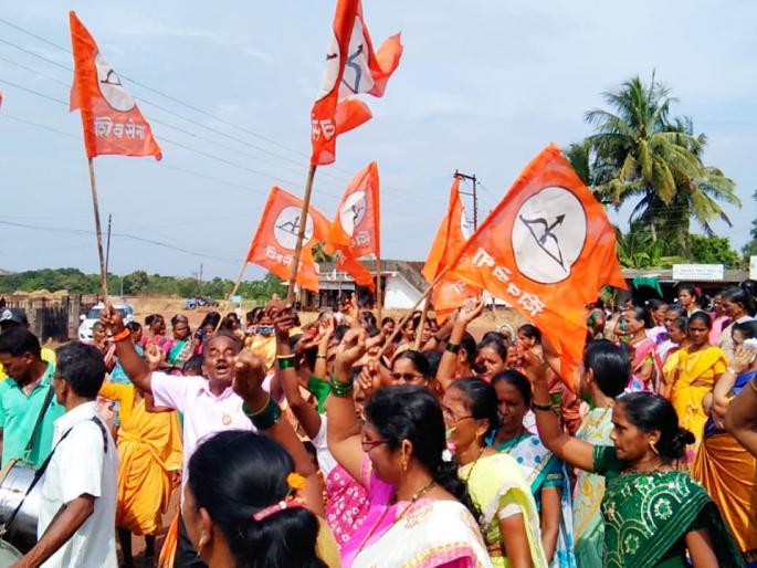 Hailing over the crimes against the project in Nanar | नाणारमधील प्रकल्प विरोधातील गुन्हे मागे घेताच जल्लोष Hailing over the crimes against the project in Nanar | नाणारमधील प्रकल्प विरोधातील गुन्हे मागे घेताच जल्लोष