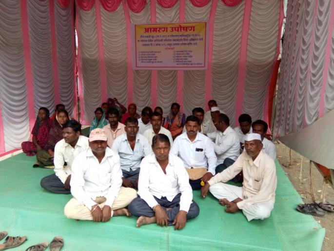  Nandgaon tribals continue hunger strike | नांदगावी आदिवासींचे आमरण उपोषण सुरू