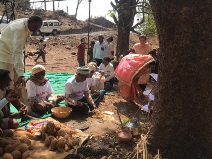 Here's the predicted rain forecast from the traditional Barmagh Jatre | असली येथे पारंपरिक बारमेघ जत्रेतून वर्तवले पावसाचे भाकित Here's the predicted rain forecast from the traditional Barmagh Jatre | असली येथे पारंपरिक बारमेघ जत्रेतून वर्तवले पावसाचे भाकित