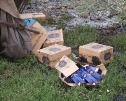 Illegal stock of liquor worth Rs 52 lakh seized from truck involved in accident in Navapur | नवापुरात अपघातग्रस्त ट्रकमधून ५२ लाखांचा अवैध मद्यसाठा जप्त Illegal stock of liquor worth Rs 52 lakh seized from truck involved in accident in Navapur | नवापुरात अपघातग्रस्त ट्रकमधून ५२ लाखांचा अवैध मद्यसाठा जप्त