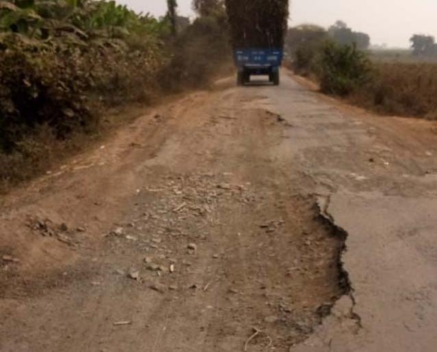 Mhasavad-Sultanpur road mishap | म्हसावद-सुलतानपूर रस्ता दुरवस्थेने वाहनधारक त्रस्त Mhasavad-Sultanpur road mishap | म्हसावद-सुलतानपूर रस्ता दुरवस्थेने वाहनधारक त्रस्त