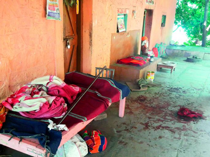 The killers of Pujas in Madhyameshwar temple | मध्यमेश्वर मंदिरातील पुजा-यांवर खुनी हल्ला