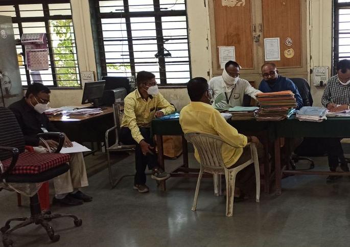 Inquiry of the then Group Development Officer by the Divisional Commissioner's Squad | विभागीय आयुक्तांच्या पथकाकडून गटविकास अधिकाऱ्याची चौकशी Inquiry of the then Group Development Officer by the Divisional Commissioner's Squad | विभागीय आयुक्तांच्या पथकाकडून गटविकास अधिकाऱ्याची चौकशी