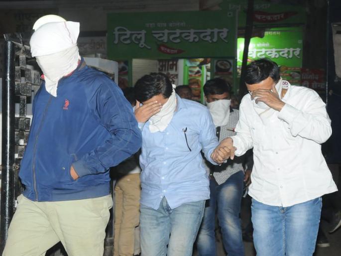 Political pressures 'khaki' | राजकीय दबावात झुकली ‘खाकी’ Political pressures 'khaki' | राजकीय दबावात झुकली ‘खाकी’