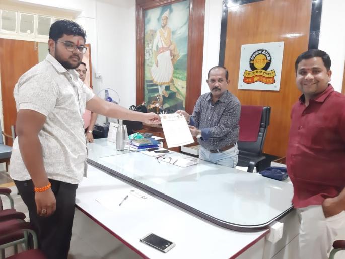 Request for YuvaSena ST Regulations for various demands | विविध मागण्यांसाठी युवासेनेचे एसटी विभाग नियंत्रकांना निवेदन