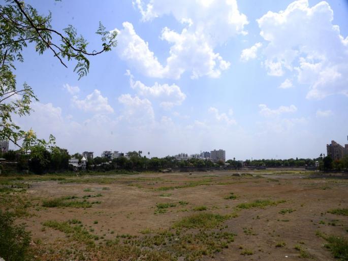 Gondia and Chandrapur are the 'hottest' in Vidarbha; Temperature at 43.2 degrees | गोंदिया व चंद्रपूर विदर्भात सर्वांत ‘हॉट’; तापमान ४३.२ अंशांवर Gondia and Chandrapur are the 'hottest' in Vidarbha; Temperature at 43.2 degrees | गोंदिया व चंद्रपूर विदर्भात सर्वांत ‘हॉट’; तापमान ४३.२ अंशांवर