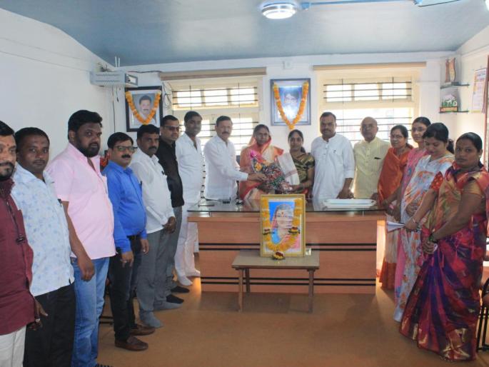  Ashwini Khode as Vice Chancellor of Pimpalgaon Basavant | पिंपळगाव बसवंतच्या उपसरपंचपदी अश्विनी खोडे