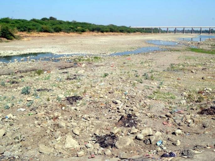 Parbhani: Water shortage in 25 villages | परभणी : २५ गावांत पाणीटंचाई Parbhani: Water shortage in 25 villages | परभणी : २५ गावांत पाणीटंचाई