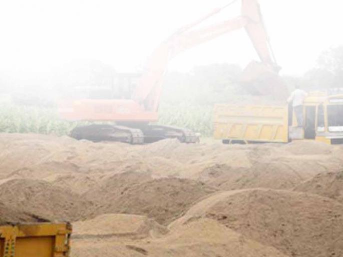 Parbhani: Fifteen hours of volatile auction litigation | परभणी : पंधरा वाळूघाटांच्या लिलावाला मुदतवाढ Parbhani: Fifteen hours of volatile auction litigation | परभणी : पंधरा वाळूघाटांच्या लिलावाला मुदतवाढ