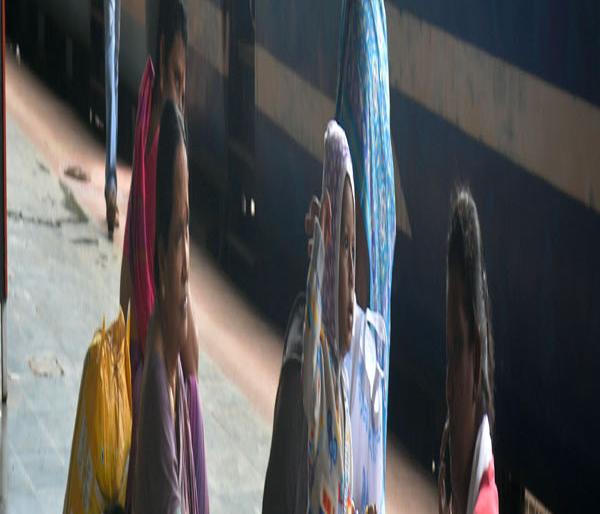 Railway traffic finally reverted | रेल्वे वाहतूक अखेर पूर्ववत