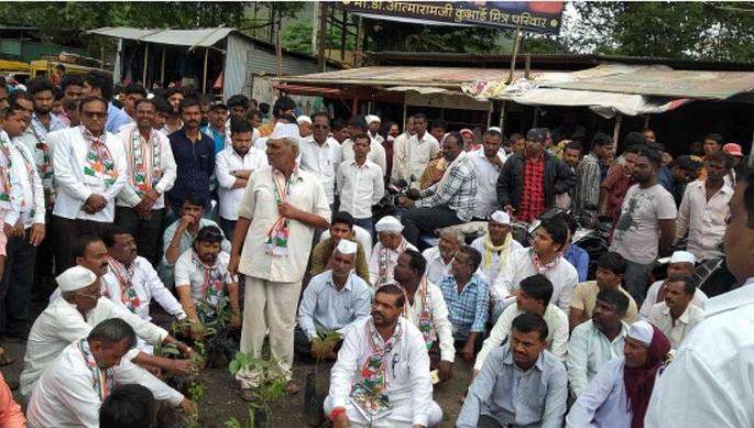 Roads and various questions related to Gandhigiri, tree planting in the rock, Rastaroko | रस्ते व विविध प्रश्नी गांधीगिरी करीत खड्यात वृक्षारोपण , रास्तारोको Roads and various questions related to Gandhigiri, tree planting in the rock, Rastaroko | रस्ते व विविध प्रश्नी गांधीगिरी करीत खड्यात वृक्षारोपण , रास्तारोको
