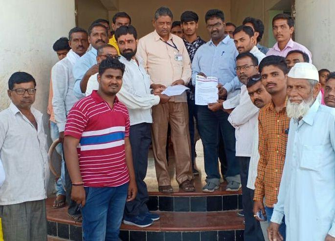 Farmers wait for crop insurance | शेतकऱ्यांना पीक विम्याची प्रतीक्षाच