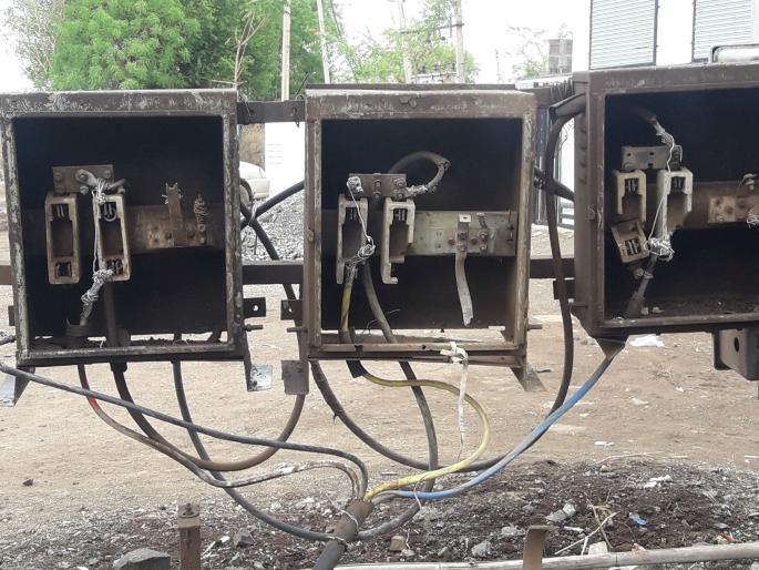 Transformer in Mahindal got fatal | महिंदळे येथील ट्रान्सफार्मर झाले जीवघेणे Transformer in Mahindal got fatal | महिंदळे येथील ट्रान्सफार्मर झाले जीवघेणे