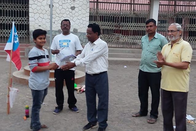 Essay Contest on 'My Dad' in Amalner | अमळनेरात ‘माझे वडील’ विषयावर निबंध स्पर्धा