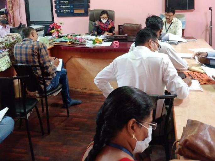 Workshop at Muktainagar to stream out-of-school students | शाळाबाह्य विद्यार्थ्यांना प्रवाहात आणण्यासाठी मुक्ताईनगर येथे कार्यशाळा