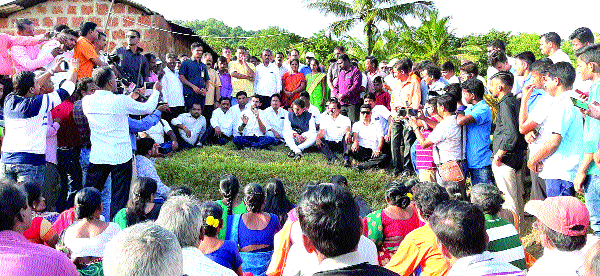 Damaged farmers should not be disturbed | नुकसानग्रस्त शेतकऱ्यांनी खचून जाऊ नये Damaged farmers should not be disturbed | नुकसानग्रस्त शेतकऱ्यांनी खचून जाऊ नये