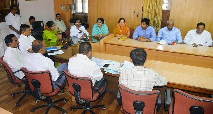 To complete the work of Shahu Samadhi early: Commissioner Kalshetty | नर्सरी बागेतील शाहू समाधीचे काम लवकर पूर्ण करु : आयुक्त कलशेट्टी